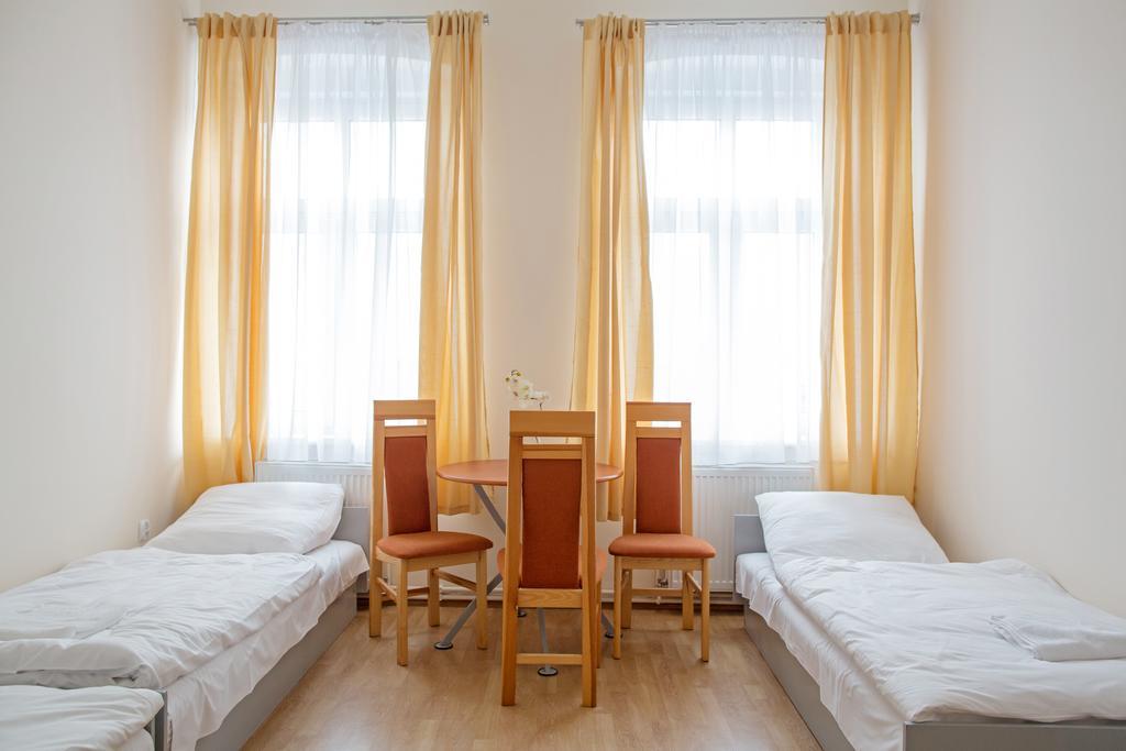اينوفروسواف Lew Hostel الغرفة الصورة