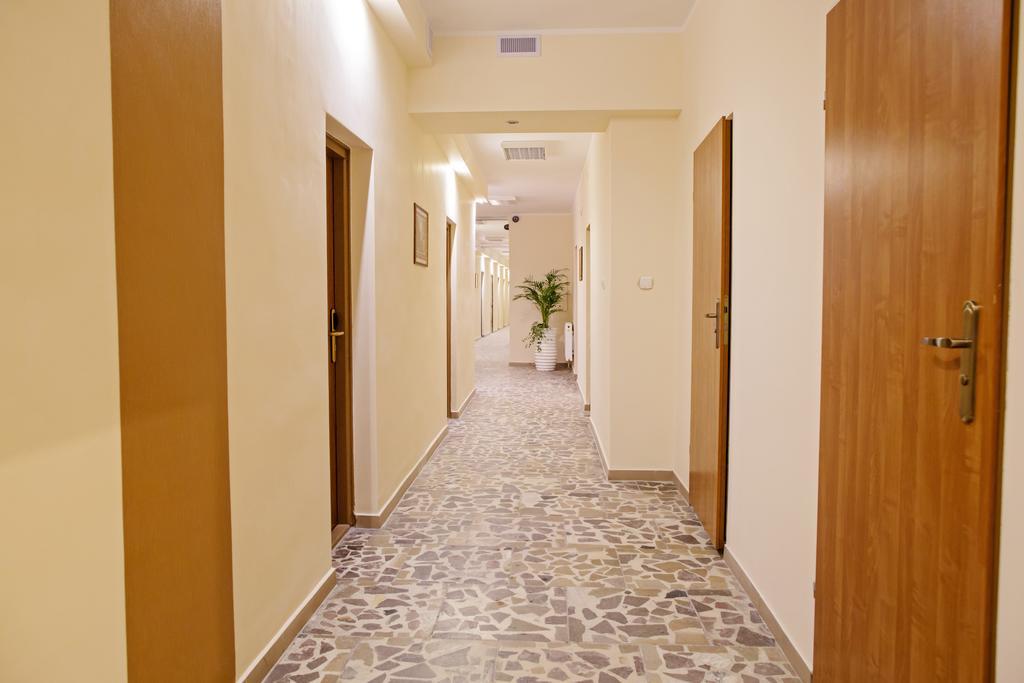 اينوفروسواف Lew Hostel المظهر الخارجي الصورة