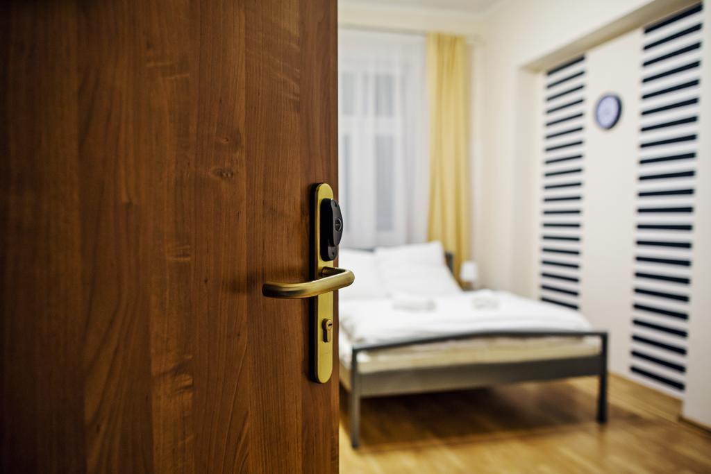 اينوفروسواف Lew Hostel الغرفة الصورة